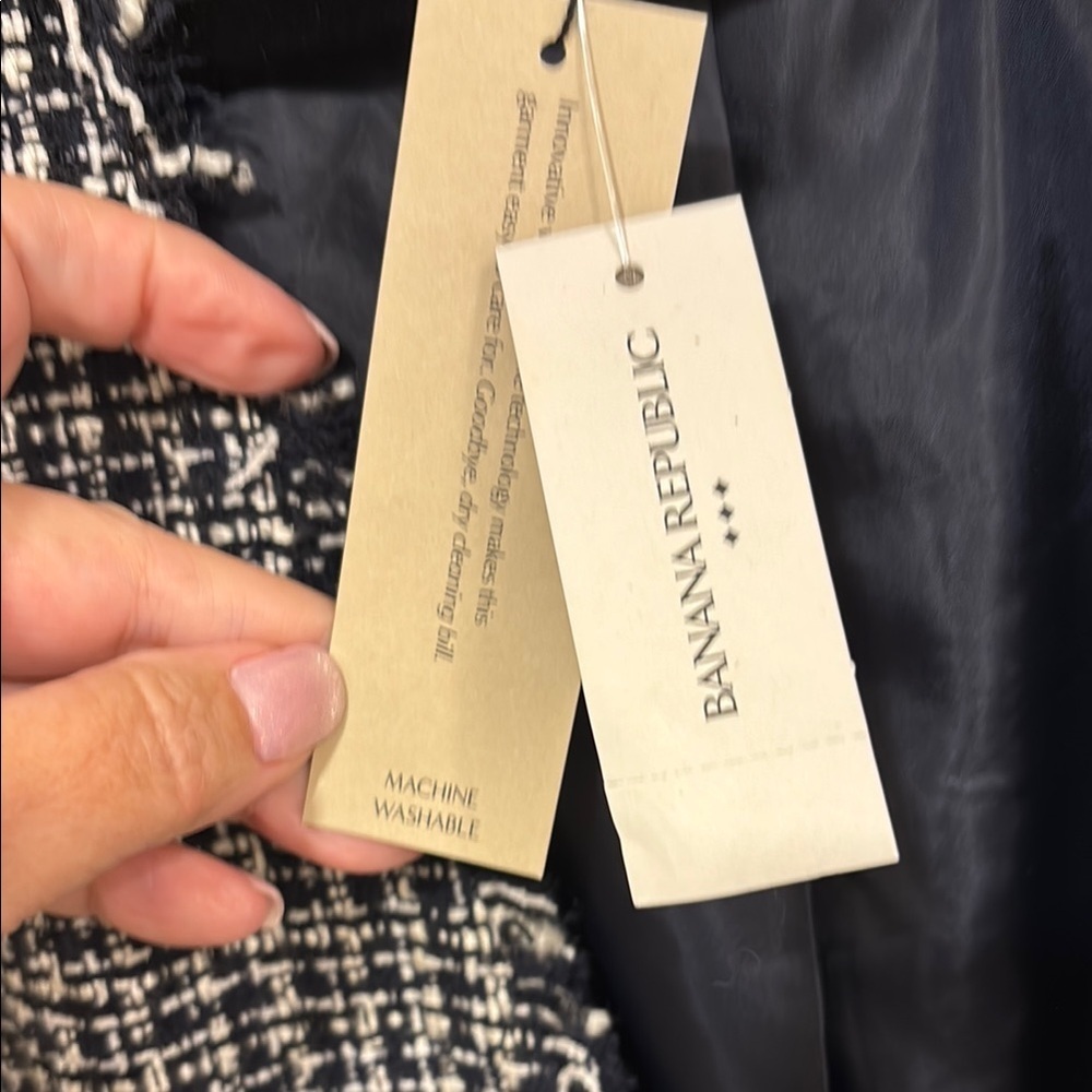 Banana republic Black & White Tweed coat with distressed accents. size L. - Picture 5 of 9